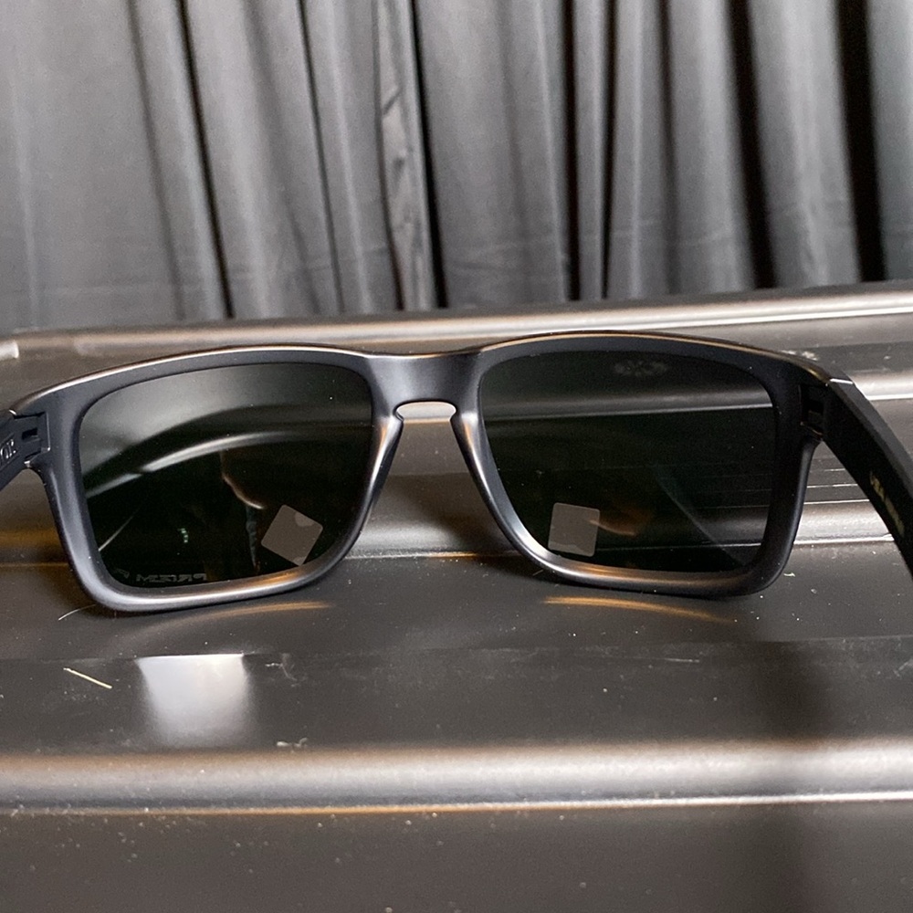 NWT! Brand New Oakley Men’s Sunglasses! - Picture 9 of 9